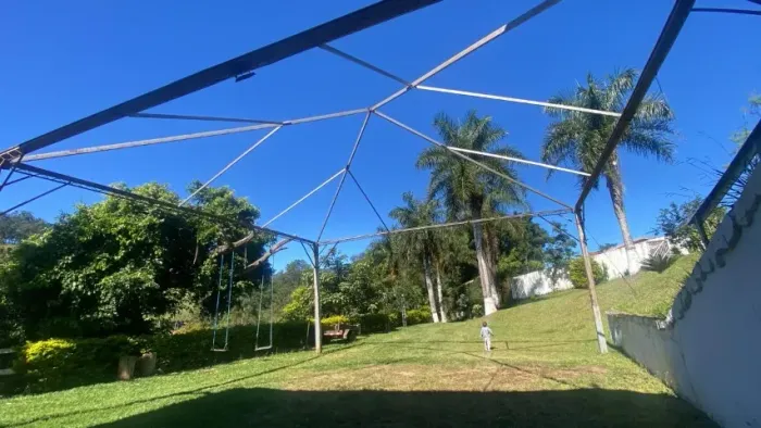 Tenda metálica reforçada 10 metros x 10 metros com calha lona branca