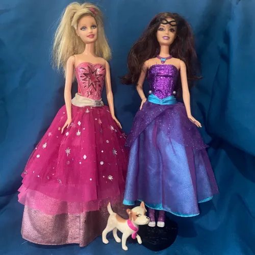 Bonecas barbie e alecia filme moda e magia