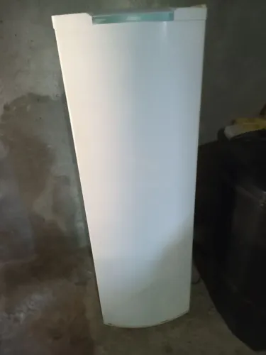 VENDE-SE UMA GELADEIRA CONSUL