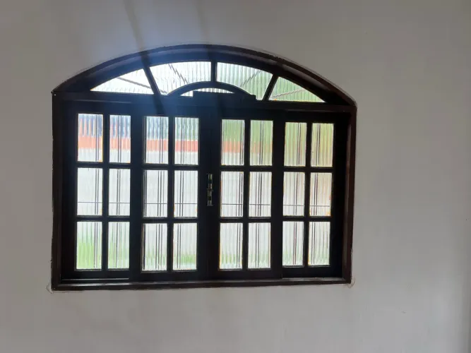Vendo portas e janelas de madeira 