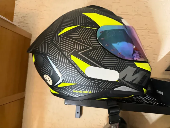 Capacete revenge 2 61/62 novo com duas viseiras