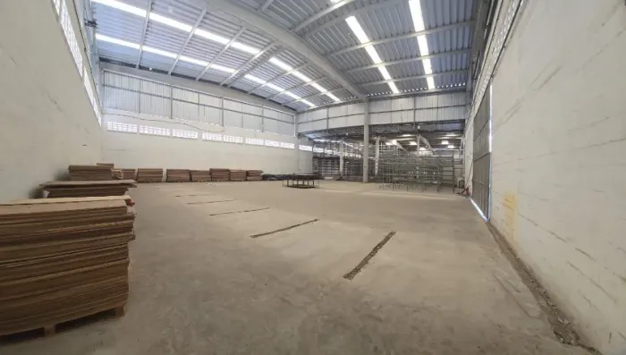 Galpão com 2.200m2 de área construída e com 4.000m2 de área total - Vila Olimpia