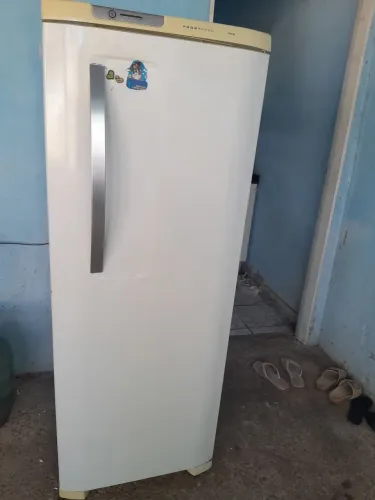 Vende- se geladeira.