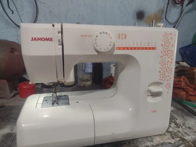 Máquina de costura JANOME