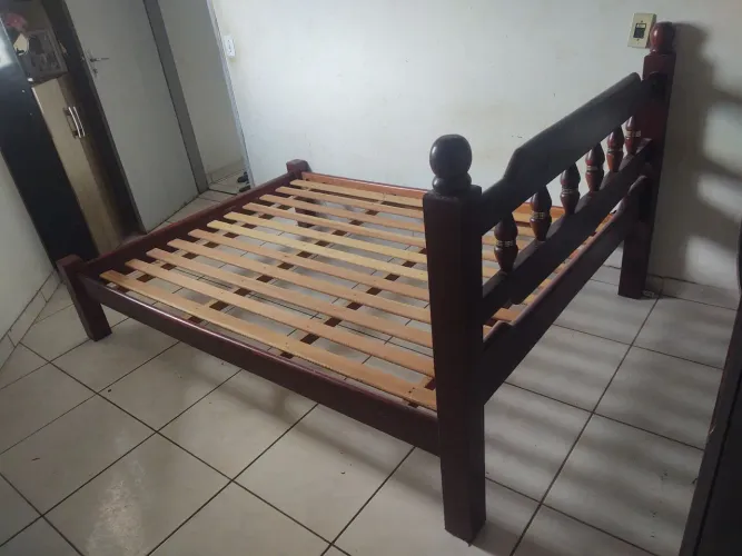 Cama casal madeira maciça dura resto da vida