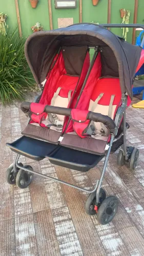 Vendo carrinho de bebê gêmeos