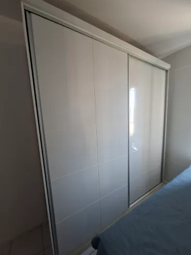 Guarda-roupa casal