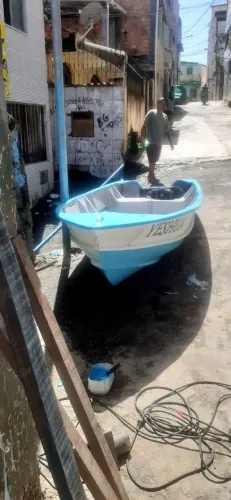 Barco com motor mercury de 5hp