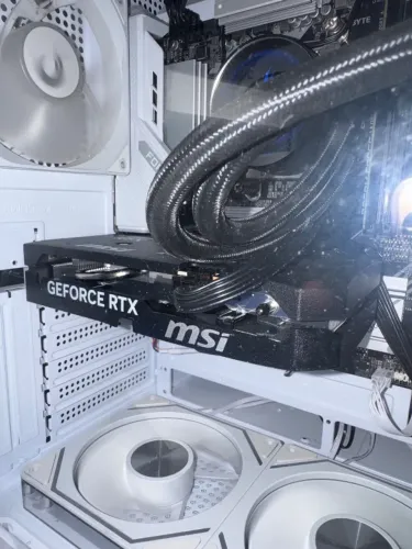 Rtx 5060 msi 8gb menos de 1 mês de uso