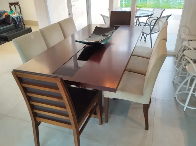 Mesa de Jantar de Madeira com Vidro + 8 Cadeiras Aveludadas