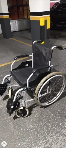 Cadeira de rodas dobrável em excelente estado