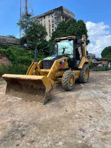Retroescavadeira Caterpillar 416e 4x4 valor 155.000