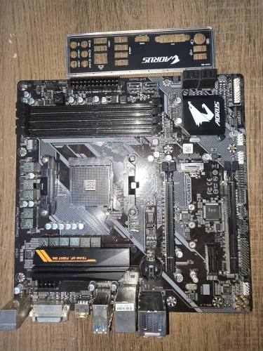 Placa-mãe Gigabyte B450 AORUS M AMD AM4 (Não Dá Vídeo)