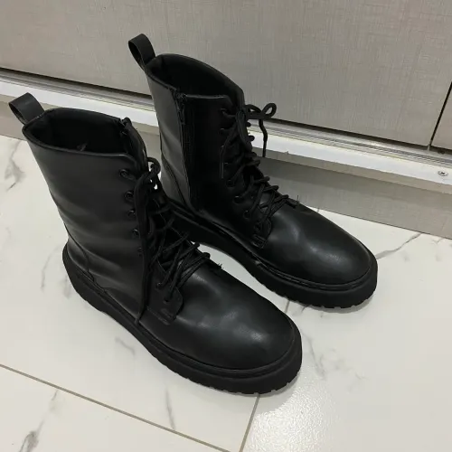 Coturno tamanho 37-38, em Estância