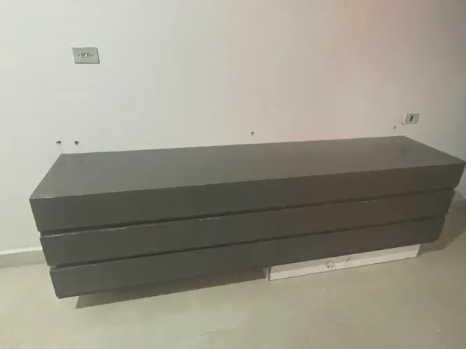 Vende-se armário com gavetas 
