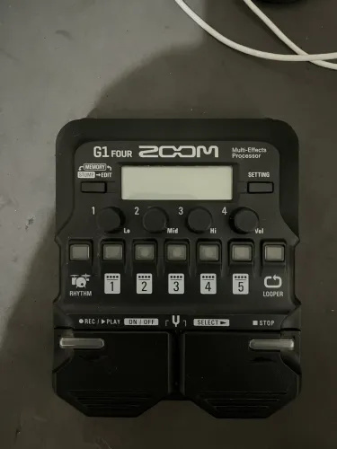 Pedaleira zoom g1 four