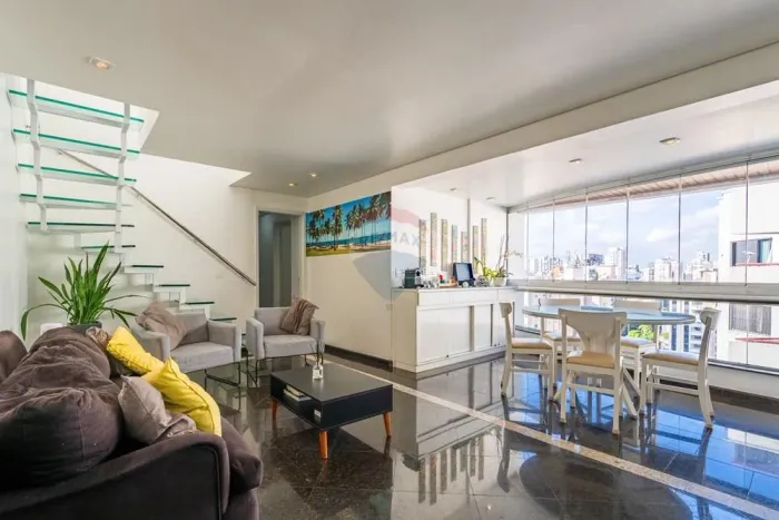 Cobertura Duplex com Lazer Privativo e Localização Privilegiada em Moema