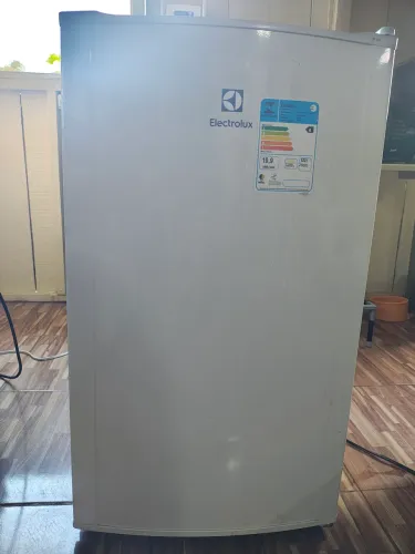 Frigobar 120L Eletrolux 