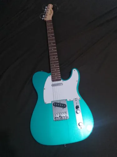 Guitarra Telecaster Squier Affinity Racing Green + Cubo amplificado Oneal