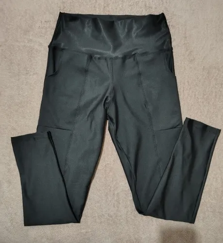 Calça legging NOVA com bolso na frente e atrás tamanho G