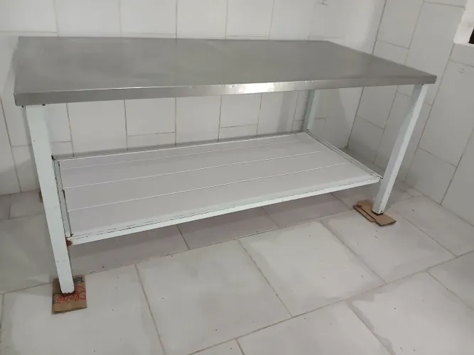 Vendo panela 60l e mesa inox