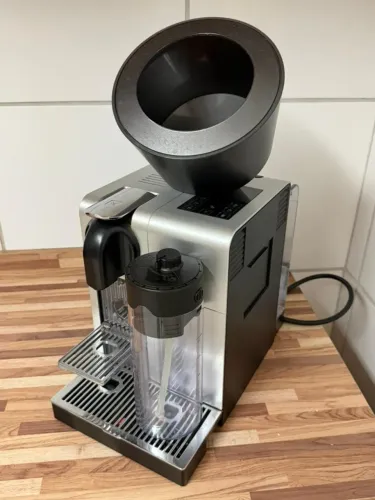 Cafeteira Nespresso Lattissima Pro (110v) + transformador