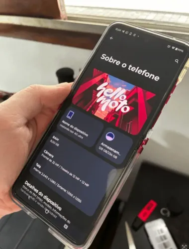 RAZR 40 ULTRA