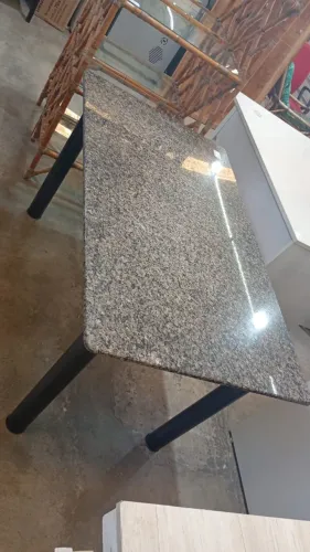 Mesa de Jantar Tampo de Granito