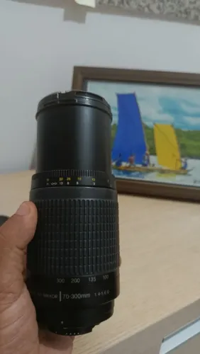 Objetiva Nikon 70-300 f1: 4-5.6 G