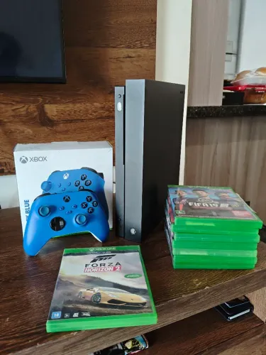 Xbox One X 1TB Impecável