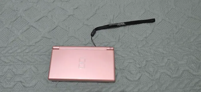 Nintendo DS Lite Rosa Semi-novo com R4 (Vários Jogos) e Acessórios
