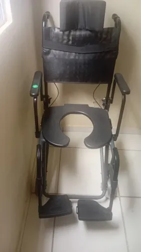 Cadeira de rodas de banho