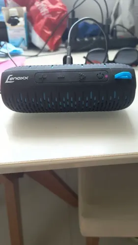 Caixa de som Lenox semi nova toda perfeita funcionando bem.