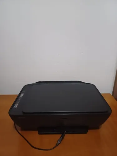 Impressora Multifuncional HP DeskJet 2700 - Apenas 2 Meses de Uso! (Estado de Nova)