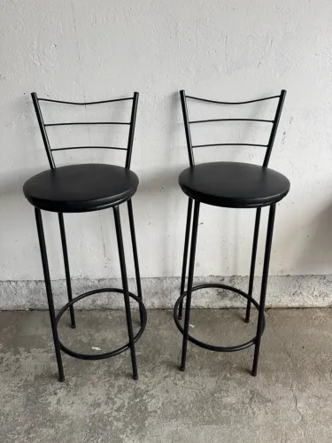 Banqueta de ferro com estofado