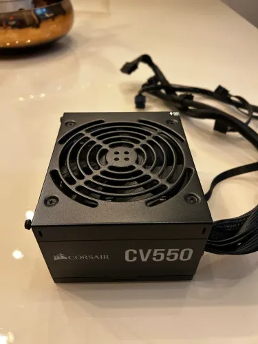 Fonte Corsair CV550 em excelente estado