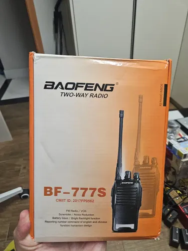 Rádio comunicador Baofeng com 2