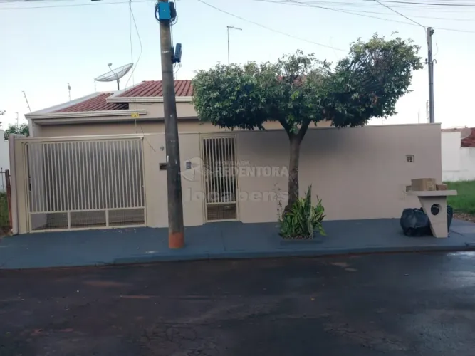 Casa Térrea - Bairro Jardim Coester.