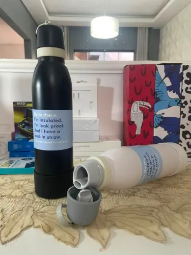 Garrafa em alumínio dupla camada 700ml