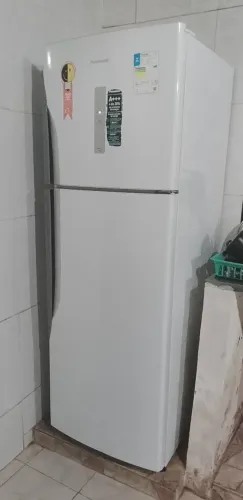 VENDE-SE GELADEIRA GELO SECO SEMI-NOVA