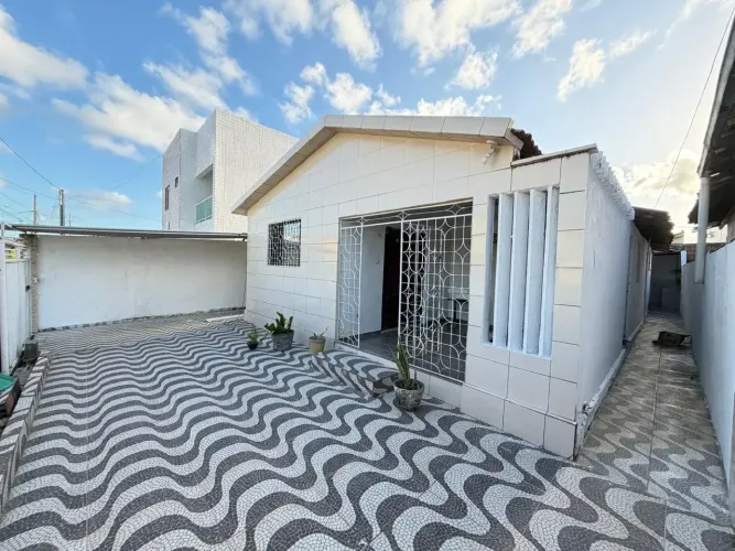 Casa para Alugar no Valentina de Figueiredo | 3 Quartos, 125m² e Quintal