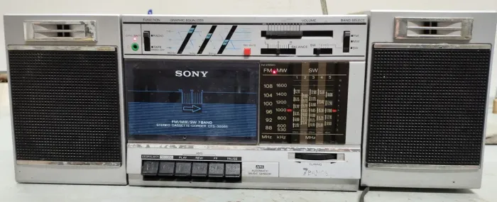 Sony CFS-3000S, um clássico "boombox" dos anos 80/90.