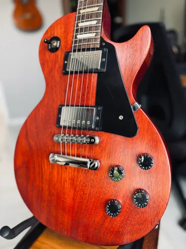 Gibson Les Paul Studio Worn Cherry USA