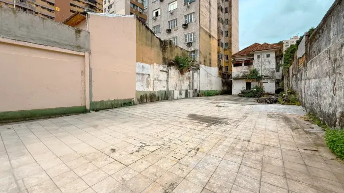 Terreno com Excelente Viabilidade de Projeto com Duas Frentes, Uma p/ Av. Nazaré e R. Joaq