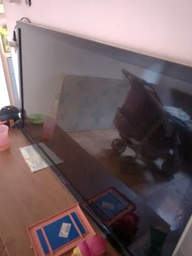 Vendo TV Panasonic 42 polegadas, não é smart más funciona certinho