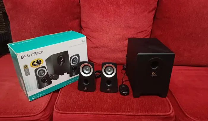 Caixa de som logitech Z313 com subwoofer COM DEFEITO