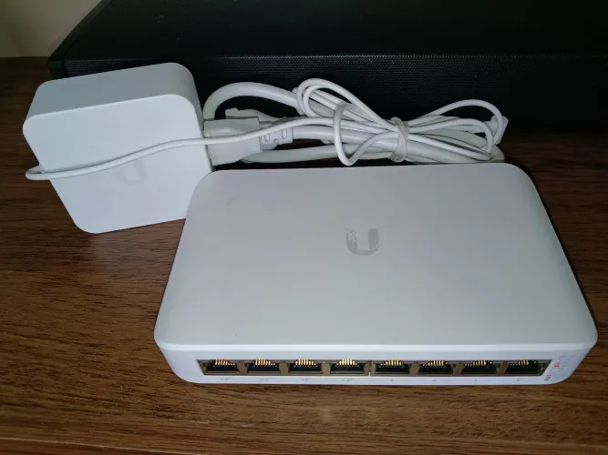 Vendo Switch PoE Ubiquiti Modelo UWS 8