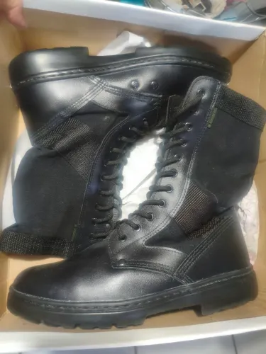 Vendo coturno de couro.