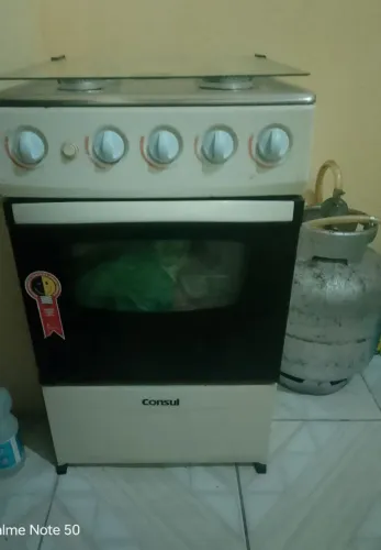 Vendo um fogão usado mas em boas condições, só falta as grelhas.
