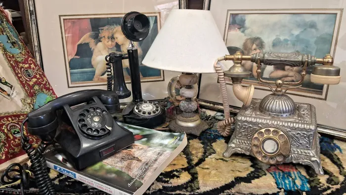3 Belíssimos telefones de mesa